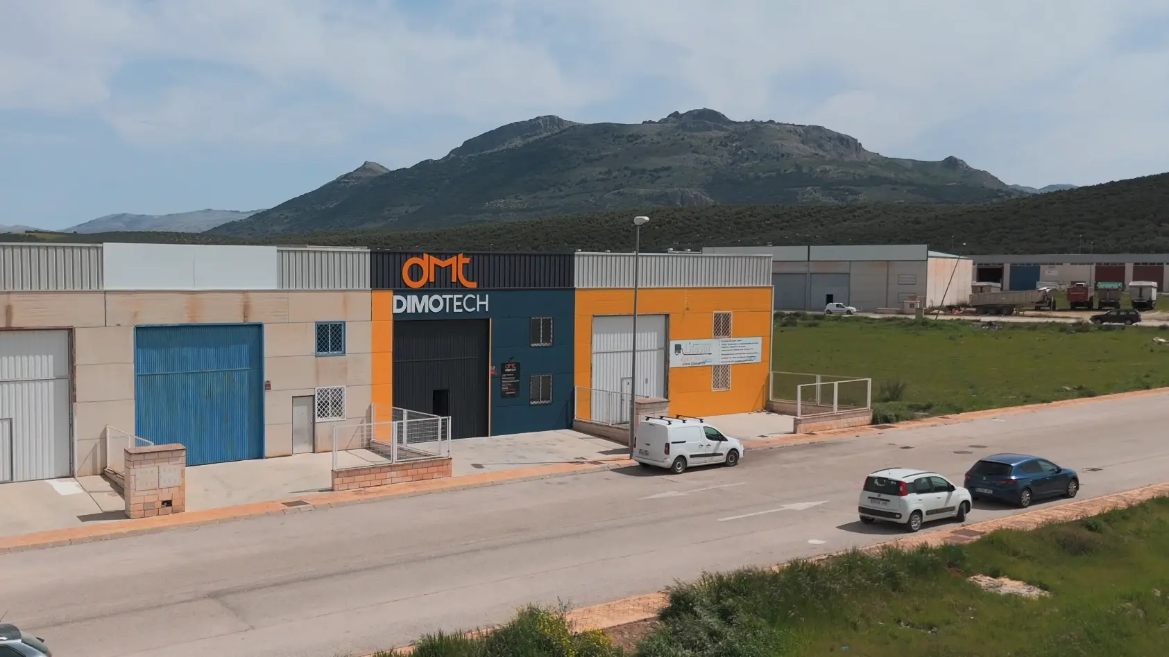 http://Fachada%20de%20la%20nave%20de%20Dimotech